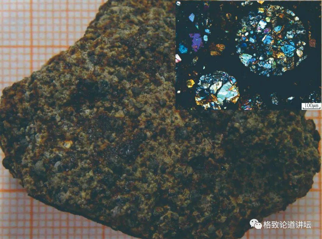 在乌鲁木齐新疆地质矿产博物馆前,摆着一块我国最大的铁陨石——新疆