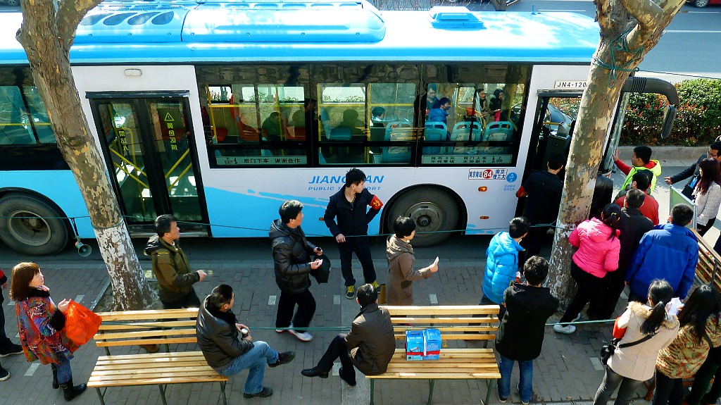 南京公交车的"诚信投币线路",解决了哪些人的刚需?