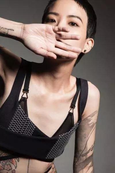 致卢凯彤:你的完美有点难懂,并不代表世界不能包容