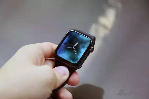 Apple Watch 4代评测：除了表带没变，其他全变了-虎嗅网