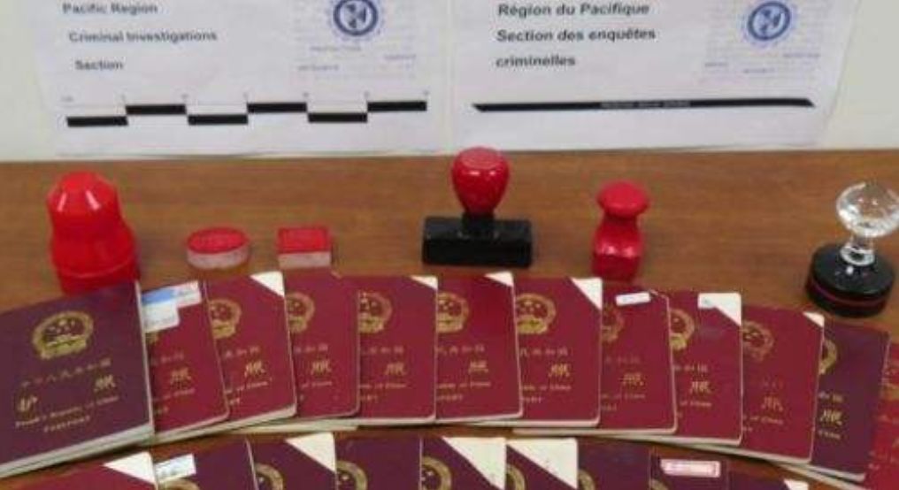 要求的在加拿大境内居住下限，甚至有些客户的中国护照本身就是伪造的。为满足imp和cec的要求，王迅使用“新能顾问有限公司”将委托这类申请的客