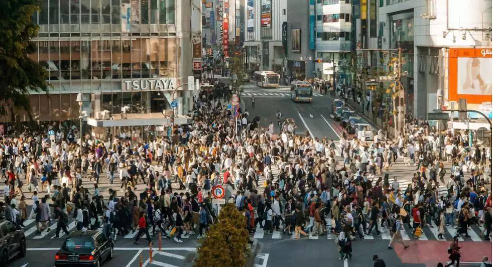 黑洞东京,正在吞噬日本