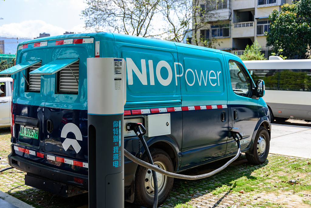 (蔚來汽車應急充電救援車)同樣的例子還有整合了各種充電服務的