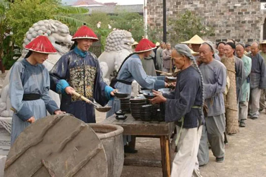 古代賑災往往是派米湯/《鐵齒銅牙紀曉嵐》劇照