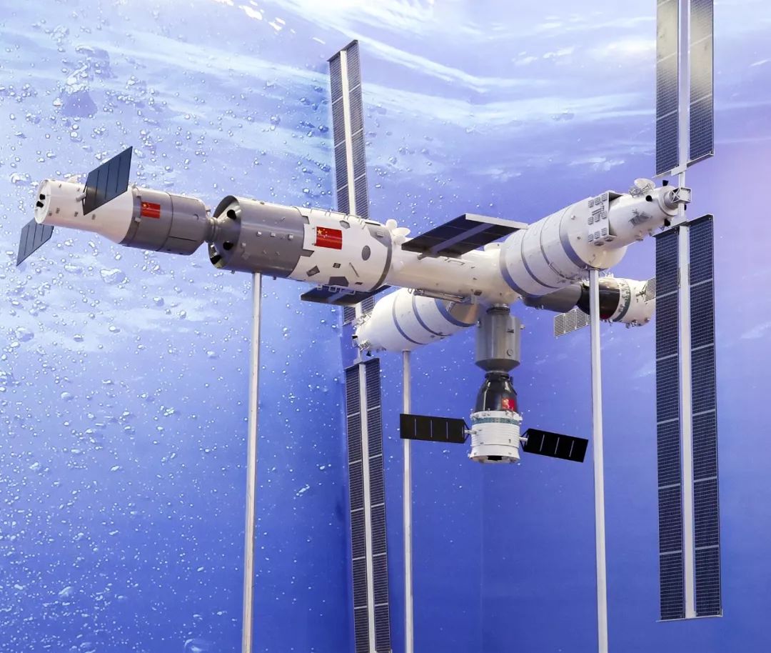 (2019年北京展览馆展出的中国空间站模型,图片源自@视觉中国)