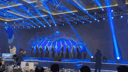 图片上传中...