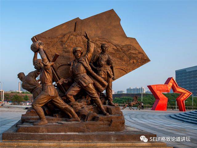 第三组展示了解放战争时期的人民军队形象,特别描述了三大战役中的