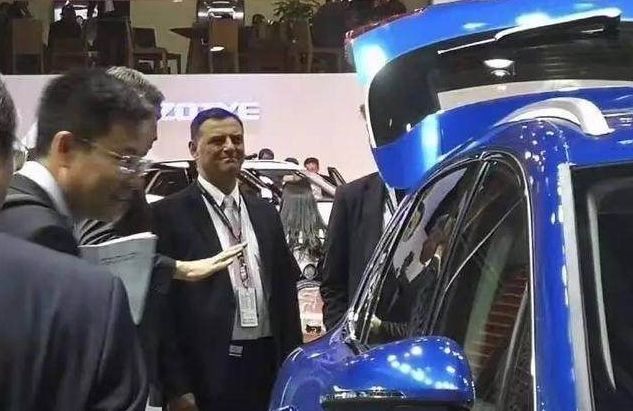 而之前的上海车展上,保时捷公司的老总奥利弗看到了众泰展台上的一辆