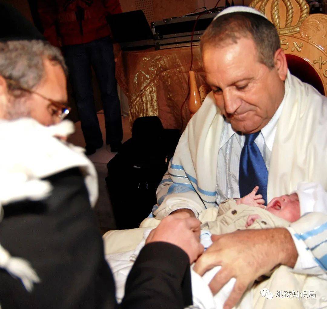 外国婴儿割礼图片