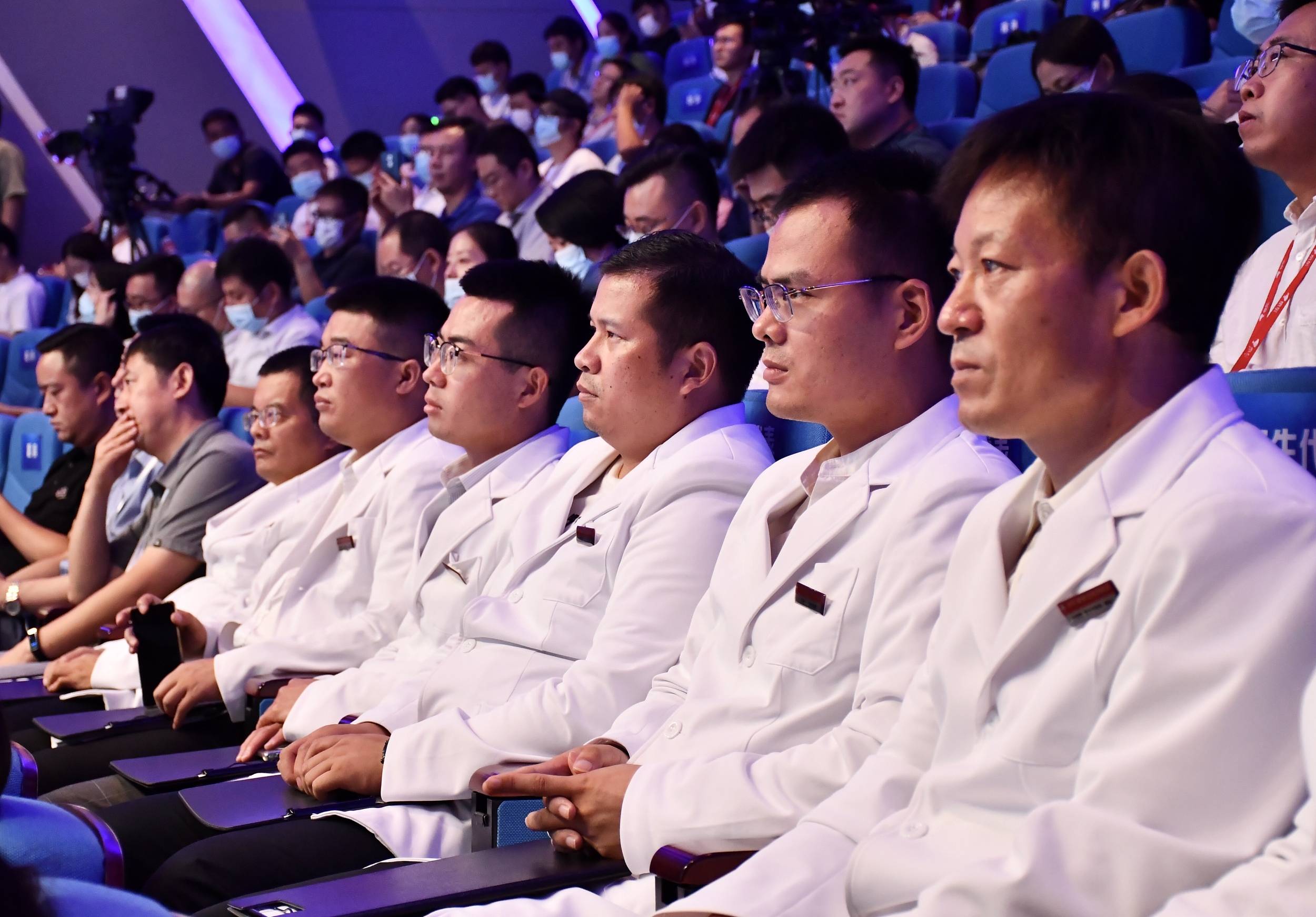 [虎嗅新闻20200928]京东健康拟赴港上市；特朗普被曝10年没有缴纳所得税-BB姬