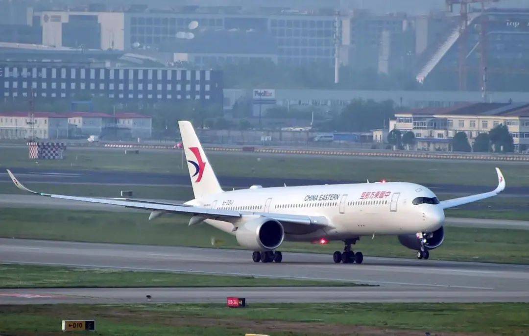 6月27日11点23分,随着四川航空飞往北京首都机场的3u8001航班腾空而起