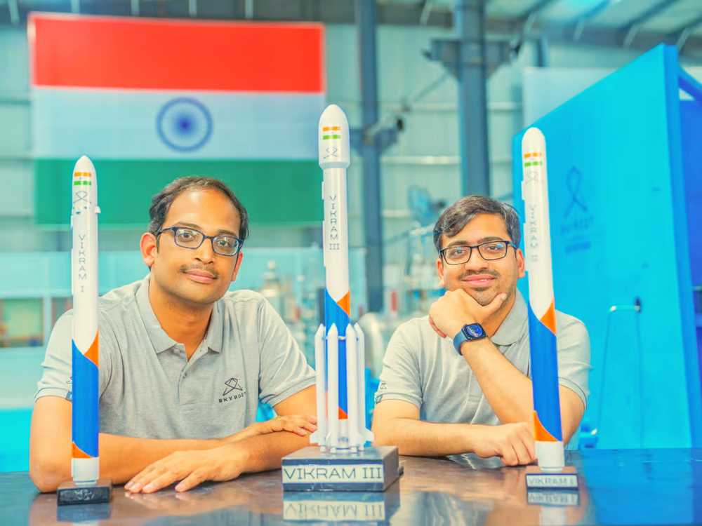 《印度首枚私人太空火箭发射升空，只有6米长、半吨重》