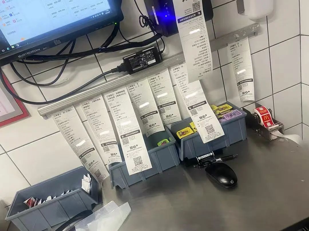 _装配线上的“麦门”打工人_装配线上的“麦门”打工人
