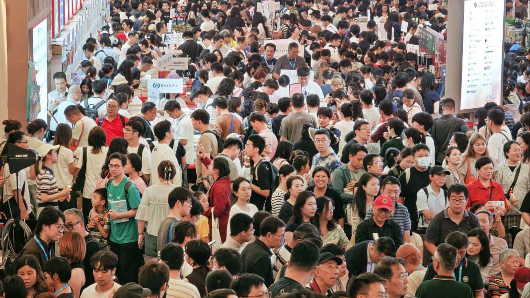 从前晒包，现在晒展：这届中产的刚需变了