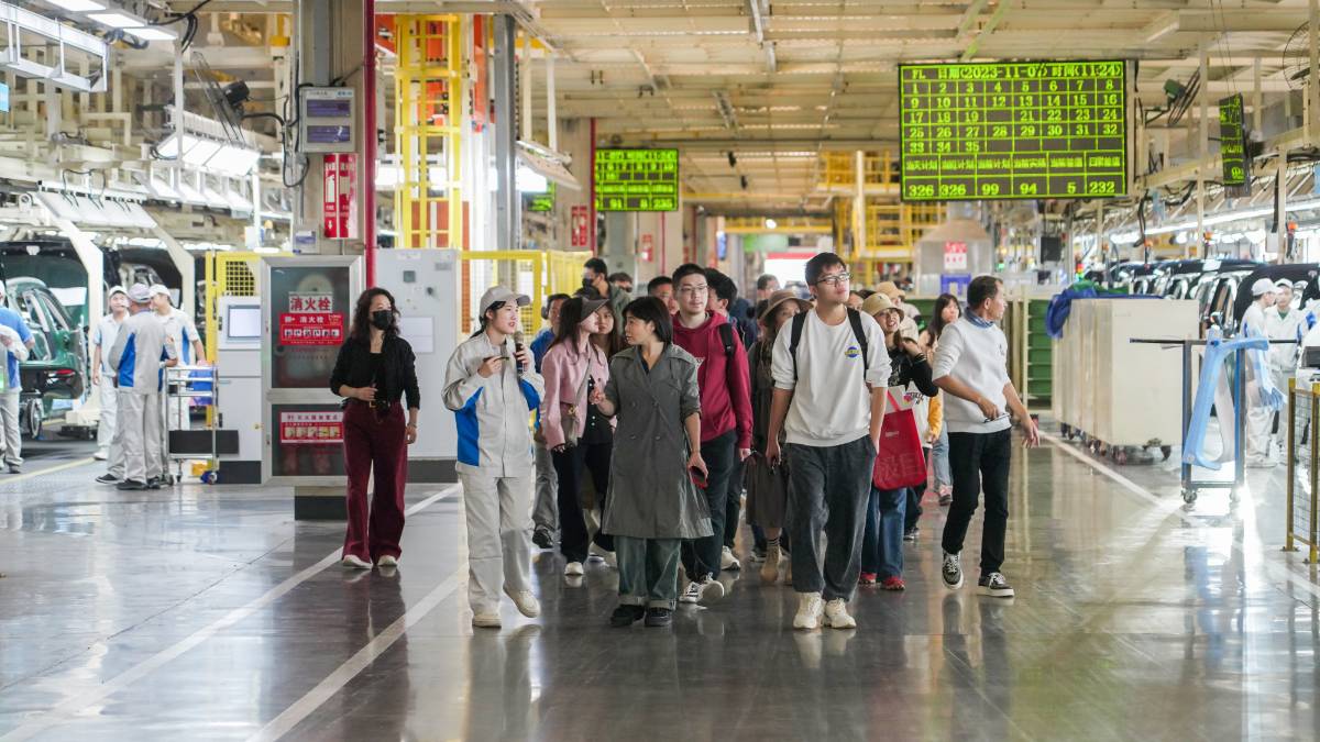 带外国人进中国工厂，一张票能卖到1.5万美元