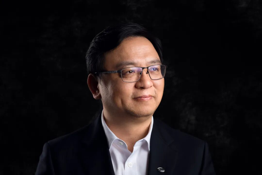半年少赚32亿，“卷王”蒸发的利润去哪了？