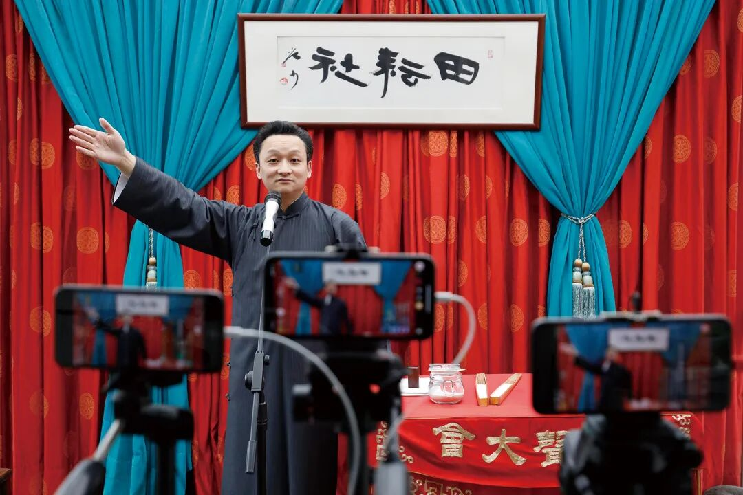 全网2.11亿个主播账号，是“赛博工厂”里的新蓝领？