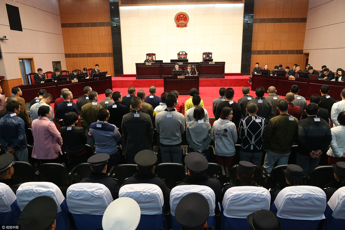 2017年1月18日,昆明开审46人传销团伙案,多为初中以下学历 / 视觉中国