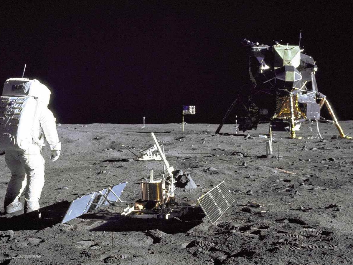 美国政府正式宣布重启登月计划，“国家队”NASA遭冷遇，私营航天或成主力军？