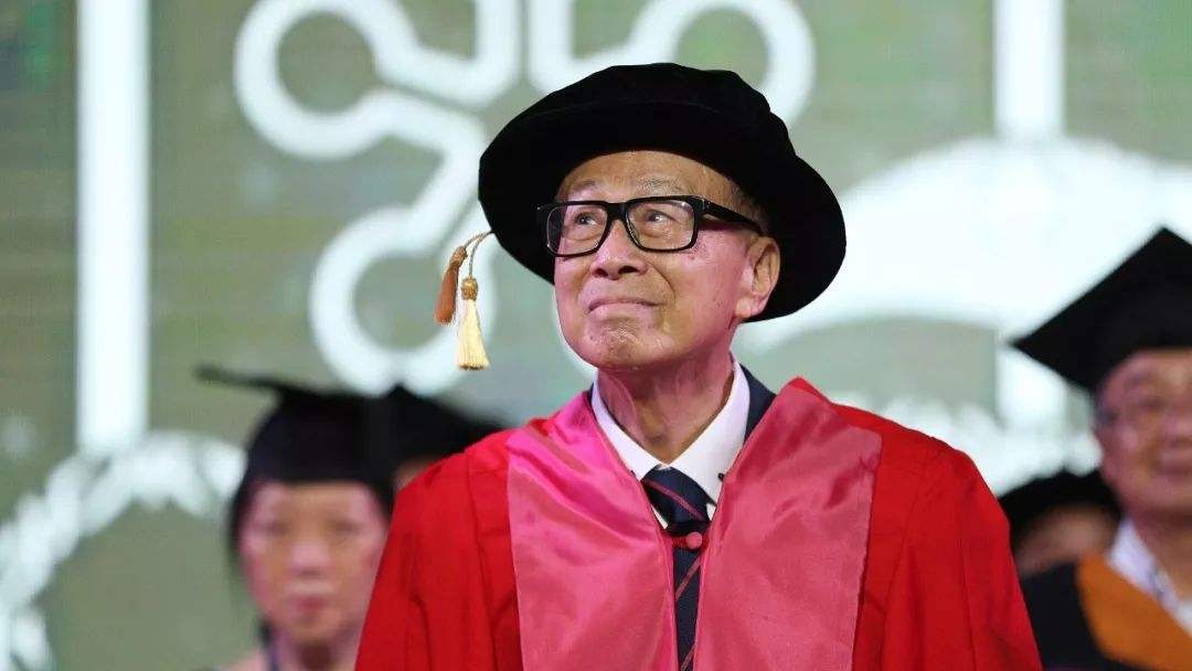 李嘉诚卸任汕大名誉主席：漫漫长路上，很多时候也感到沮丧无力