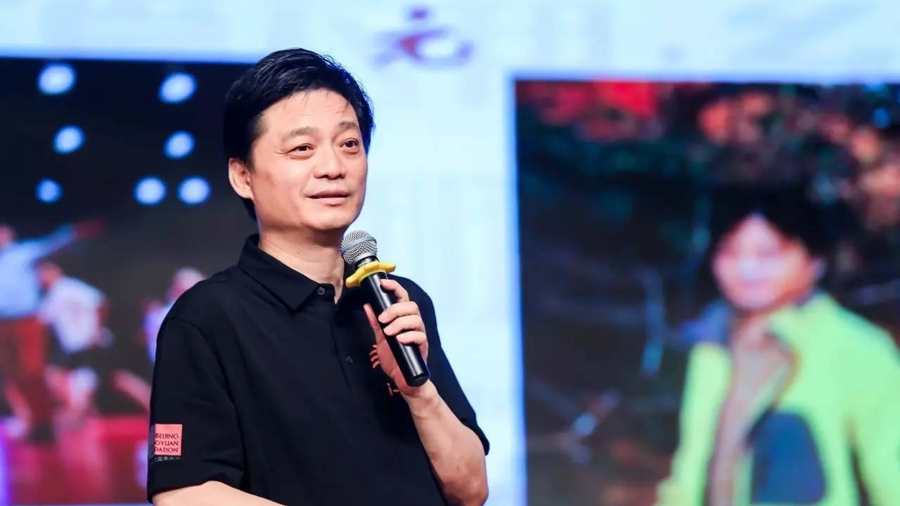【虎嗅早报】刘震云回应：崔永元编造谎言是怯懦；郭明錤发布苹果新机预测
