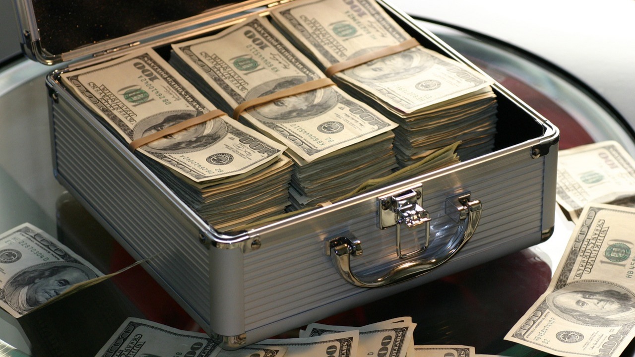 美联储、总统与那堵“墙”-虎嗅网