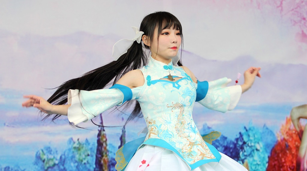 爱跳宅舞的女孩：冬天光腿，夏天爆肝