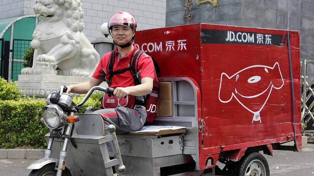 【虎嗅早报】京东取消快递员底薪：下调公积金比例，揽收加入绩效