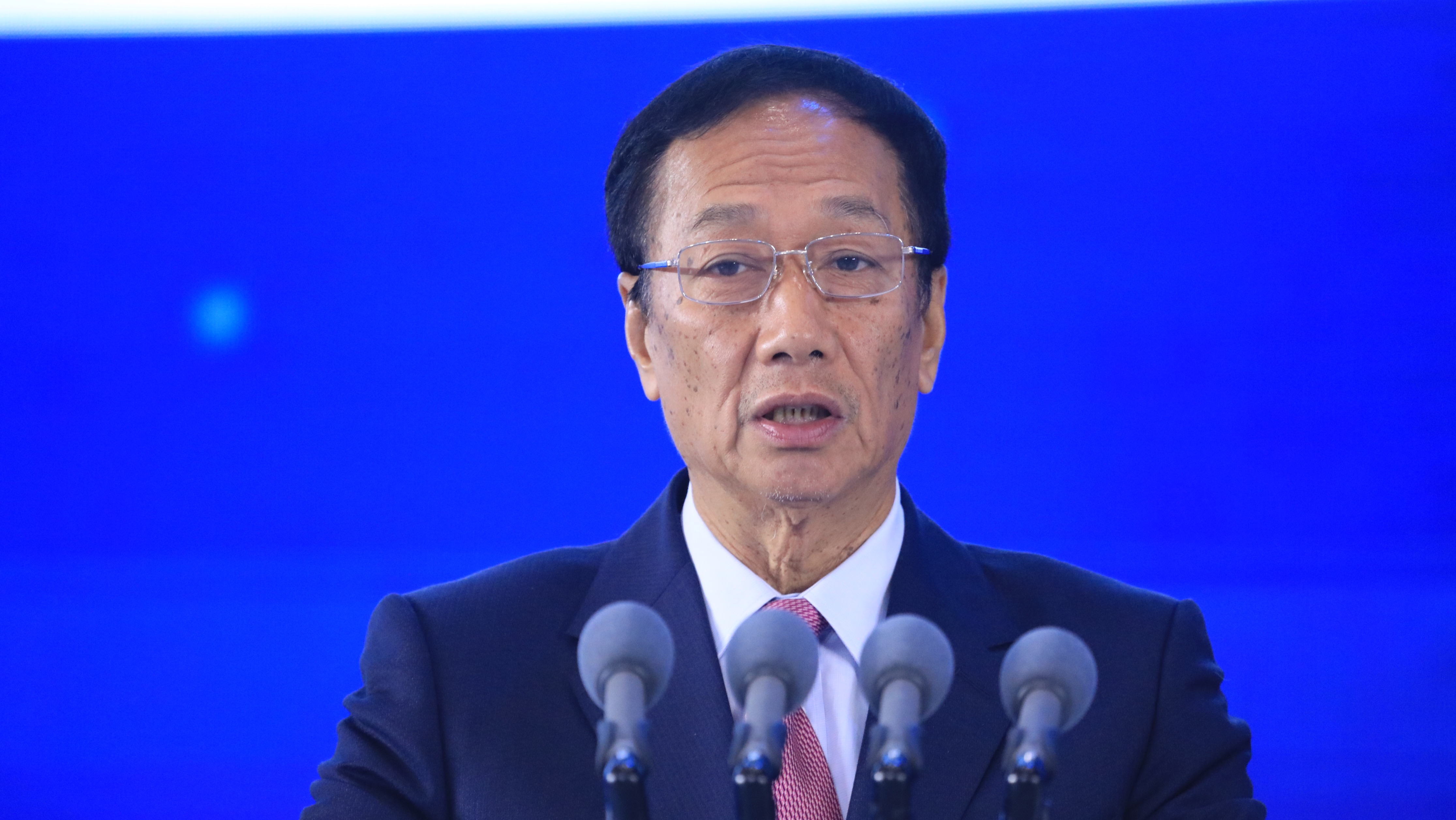 “复杂”的郭台铭