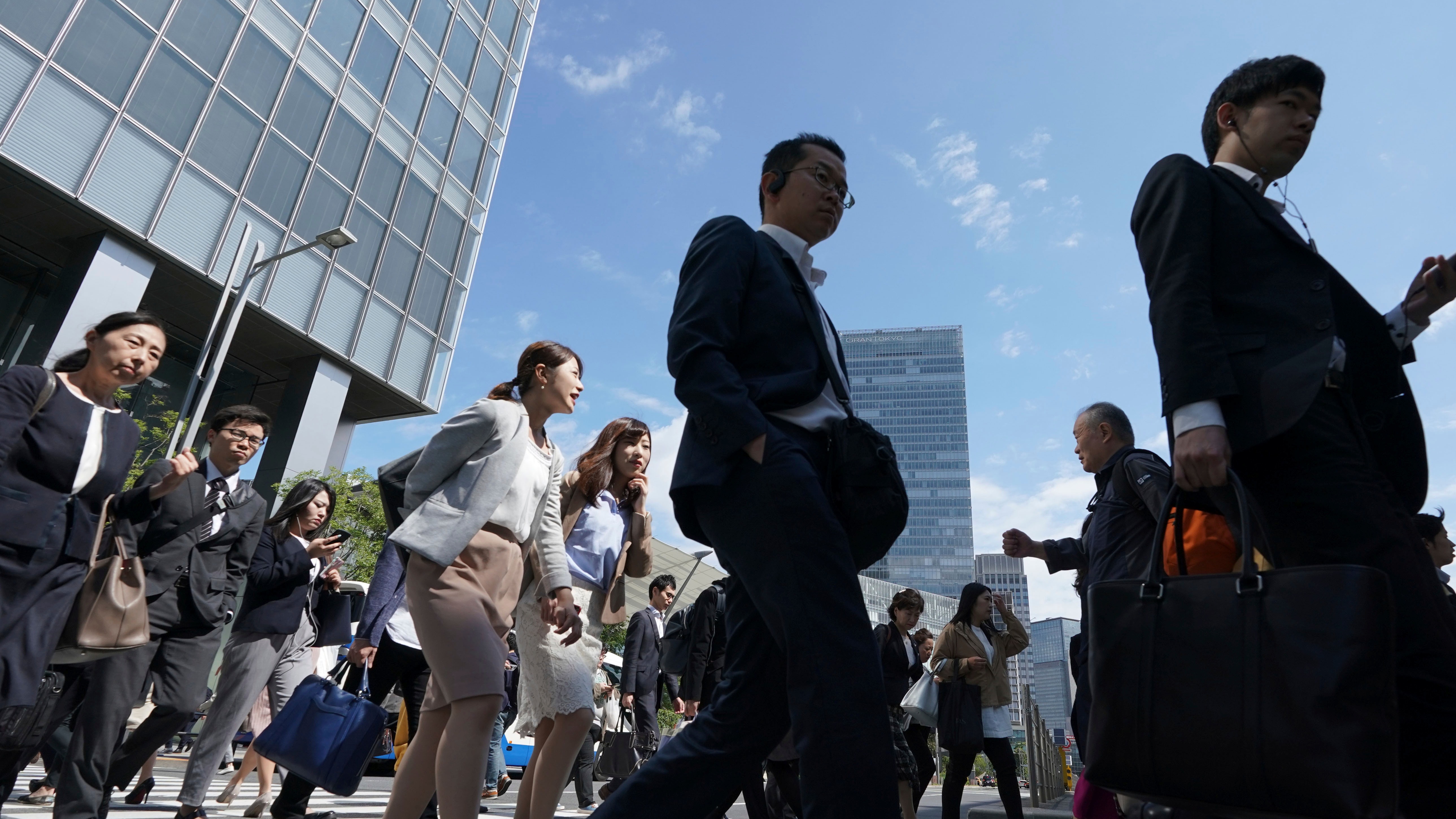 社畜时代的光荣与梦想：生活对我下手了，丧脸相迎-虎嗅网