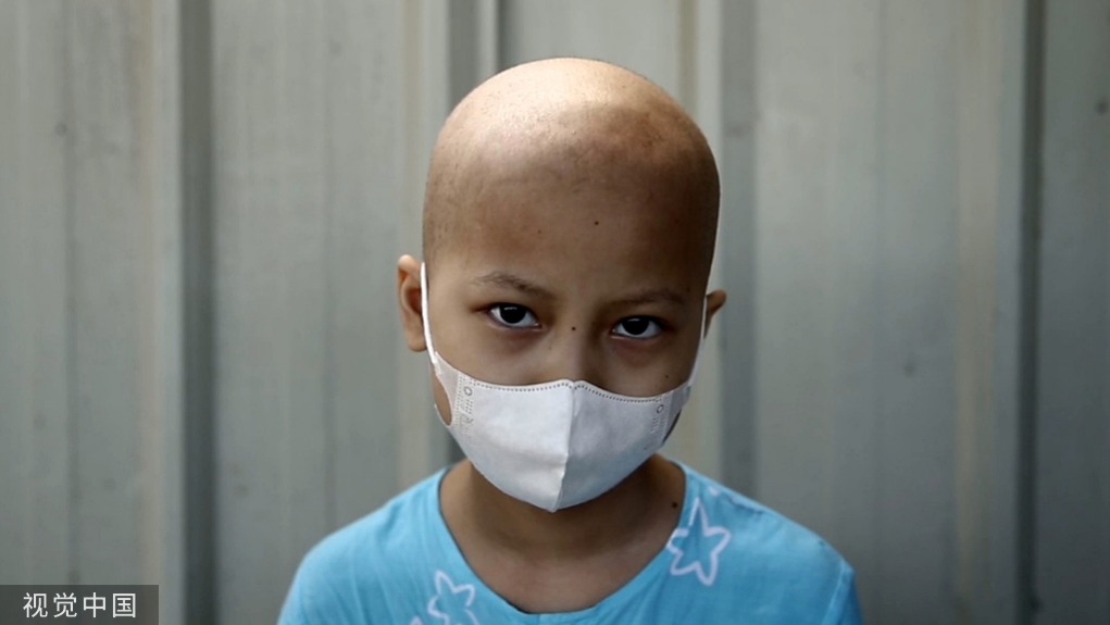 下面这张图片里的小女孩,叫做艾米莉·怀特海德(emily whitehead)