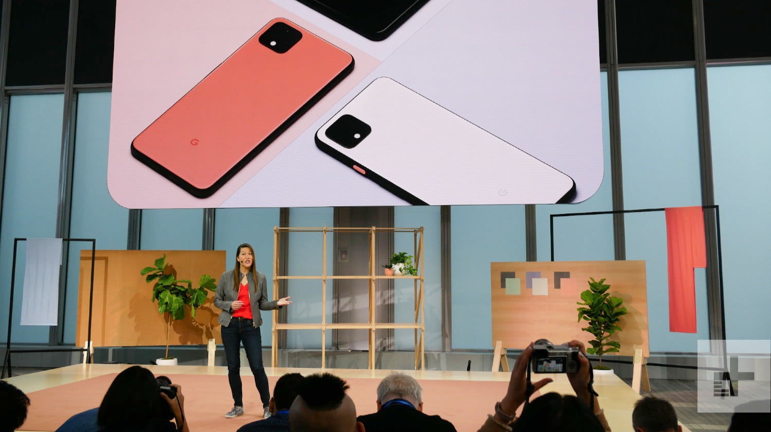 Google硬件全家桶来了，但槽点和亮点一样多