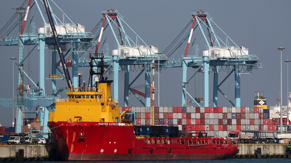 “死亡货车”中或有6人来自越南，英媒：尽是带血手印