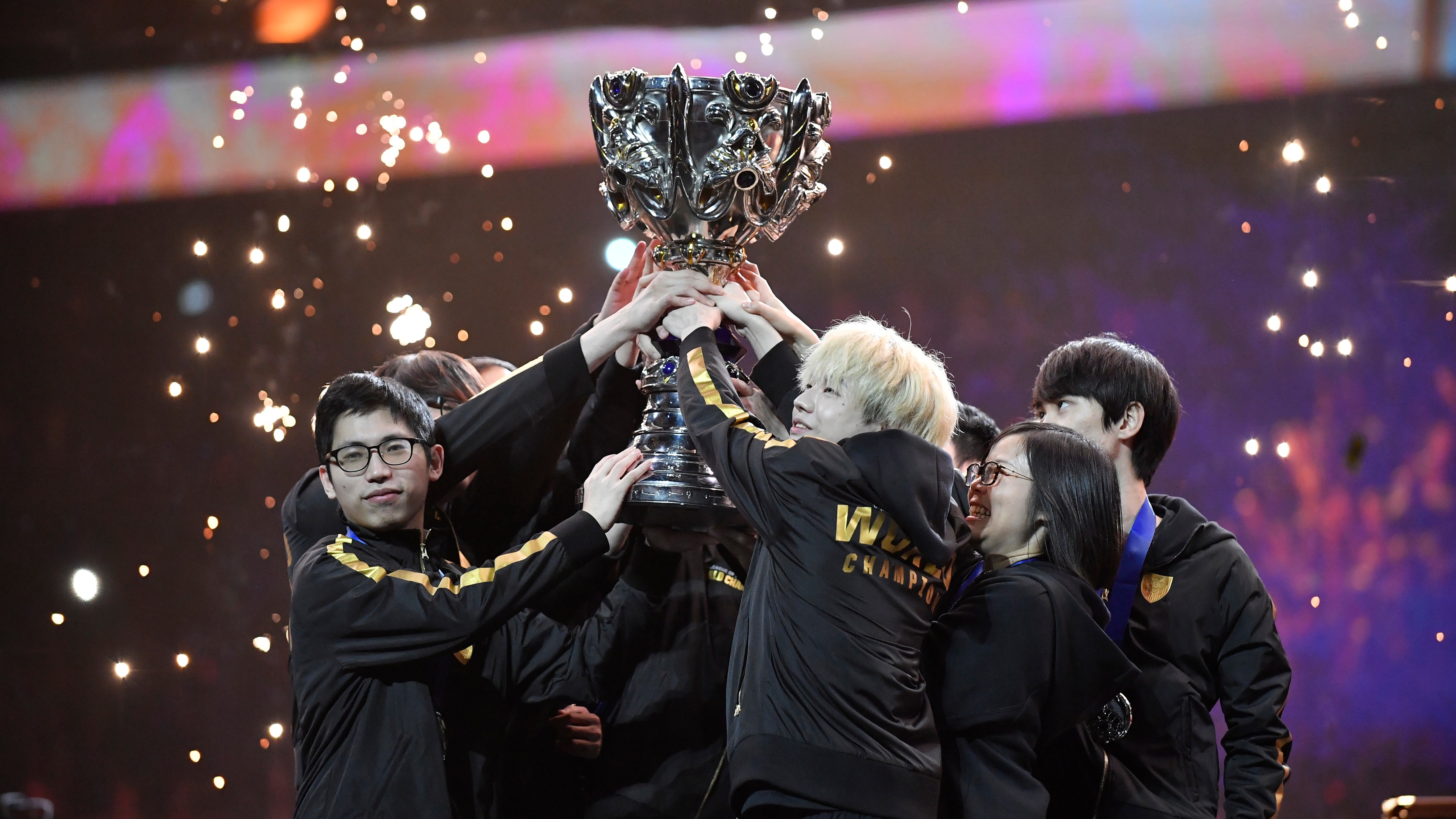 2017年常规赛mvp,2018年常规赛mvp第二名,2019年常规赛mvp,去年洲际赛