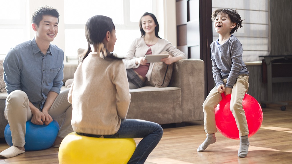 生育三孩四孩对社会有害还是有利？