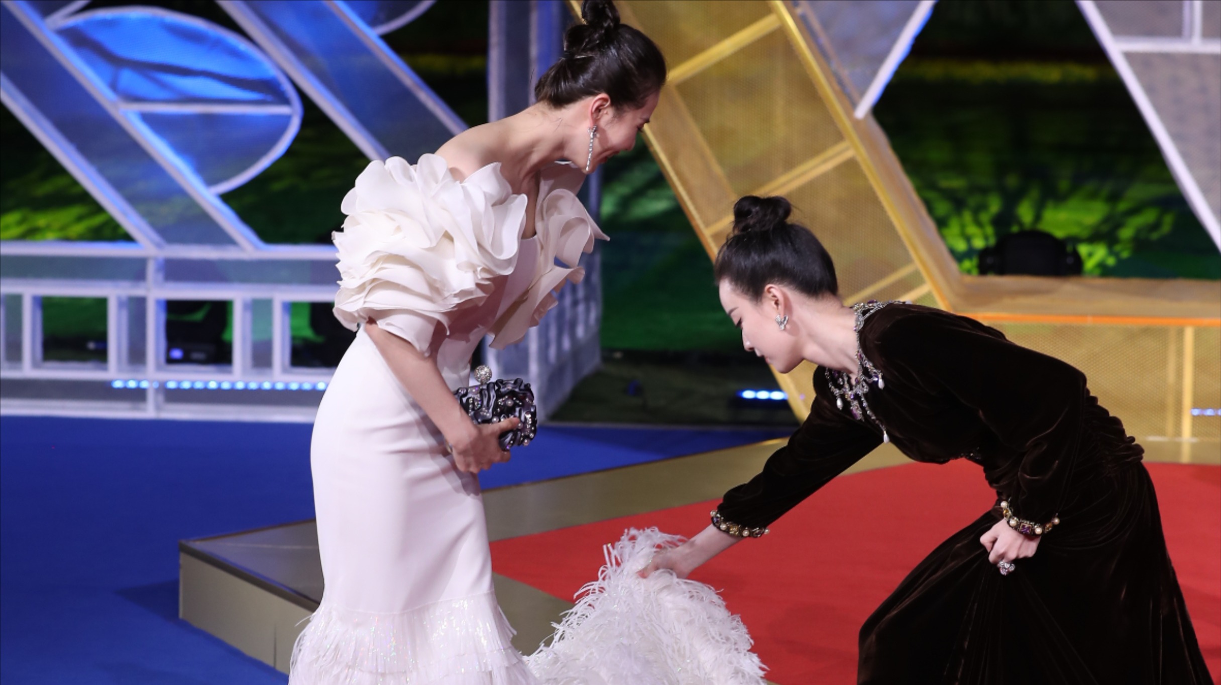 “X女郎”，就业难