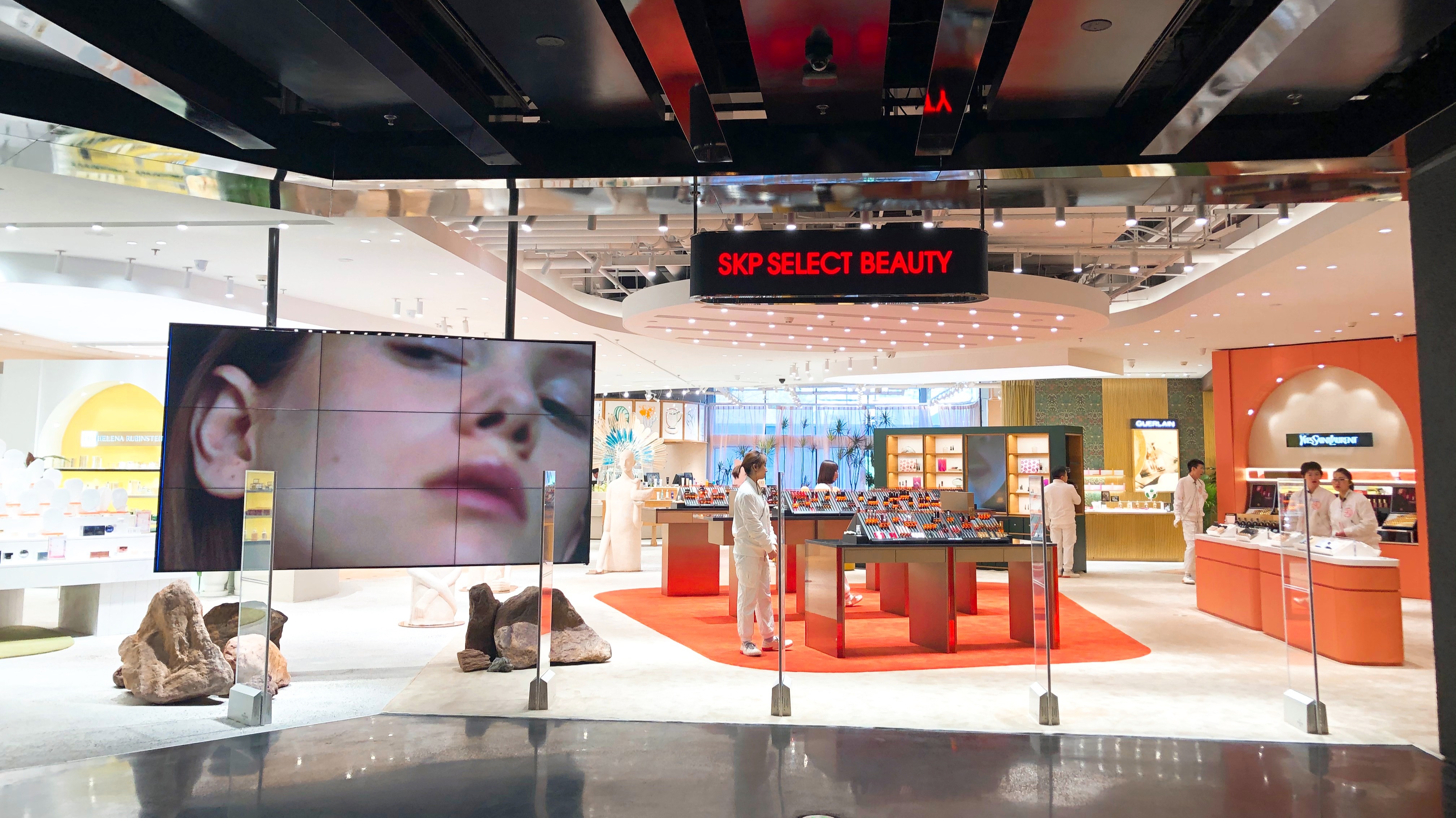 去建国路南，复制一个日入10亿的SKP