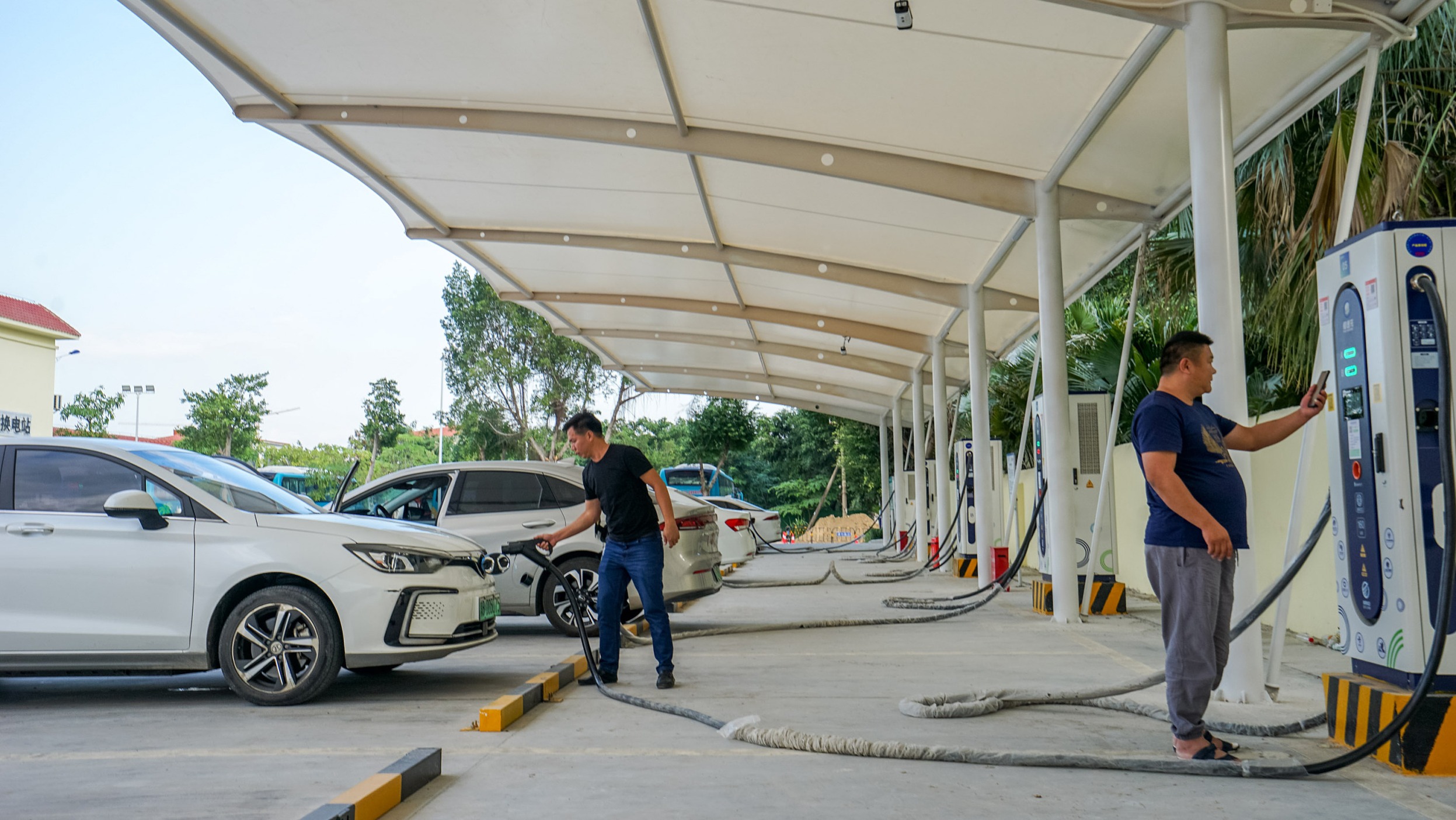 【虎嗅早报】新能源汽车补贴将在2-3年后完全退出；首超日本，上交所成为全球第三大证券交易所