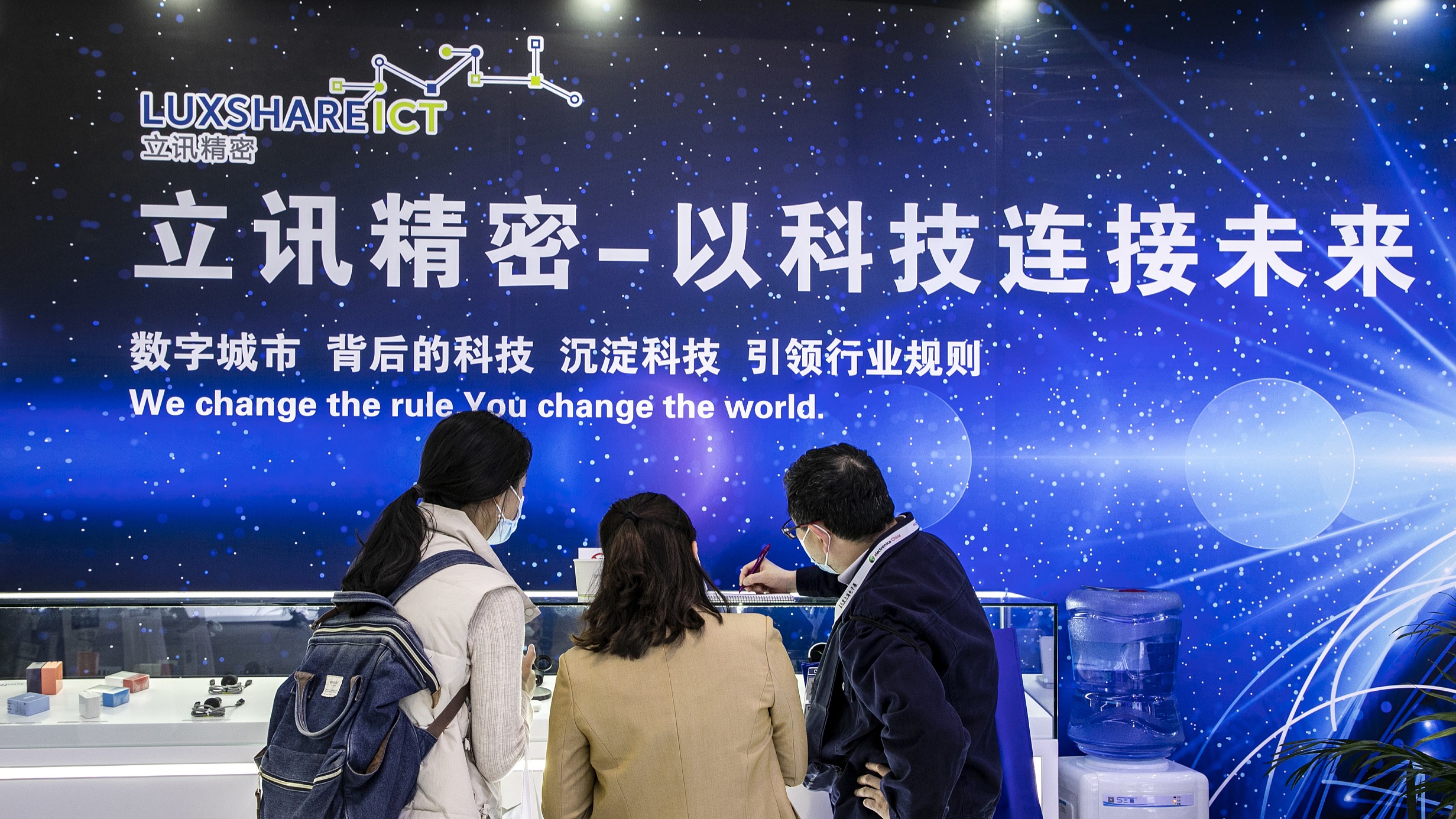 立讯精密开始走“下坡路” | 一解财报