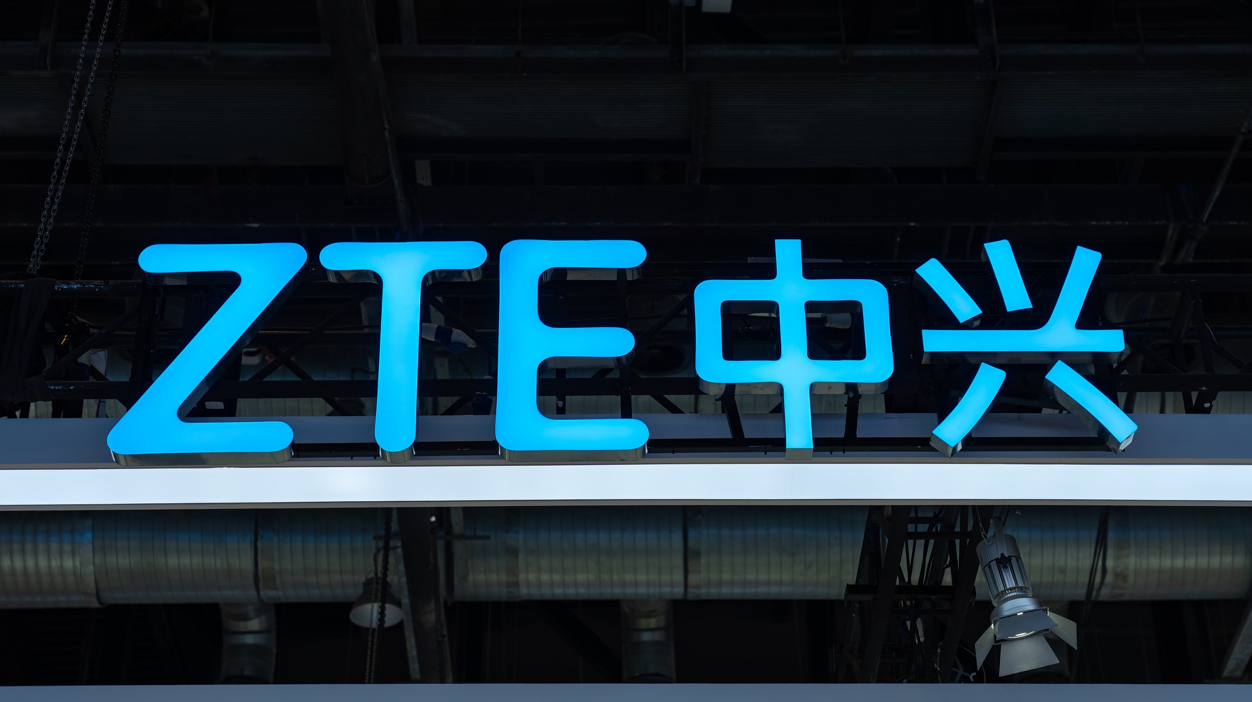 5G龙头业绩再次起飞，为何就是不涨？| 一解财报