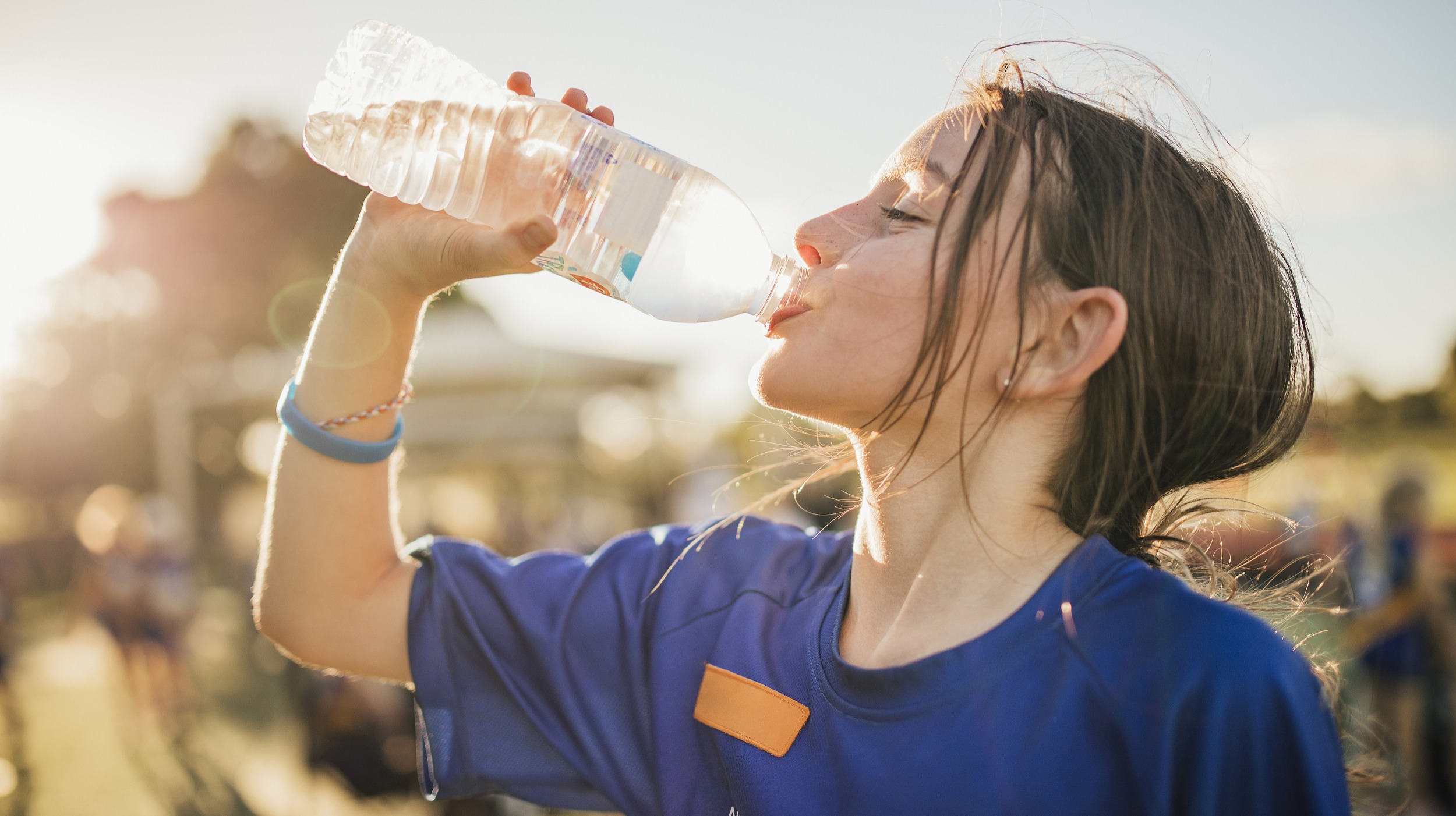 推翻“每天8杯水”，那我究竟该喝多少？