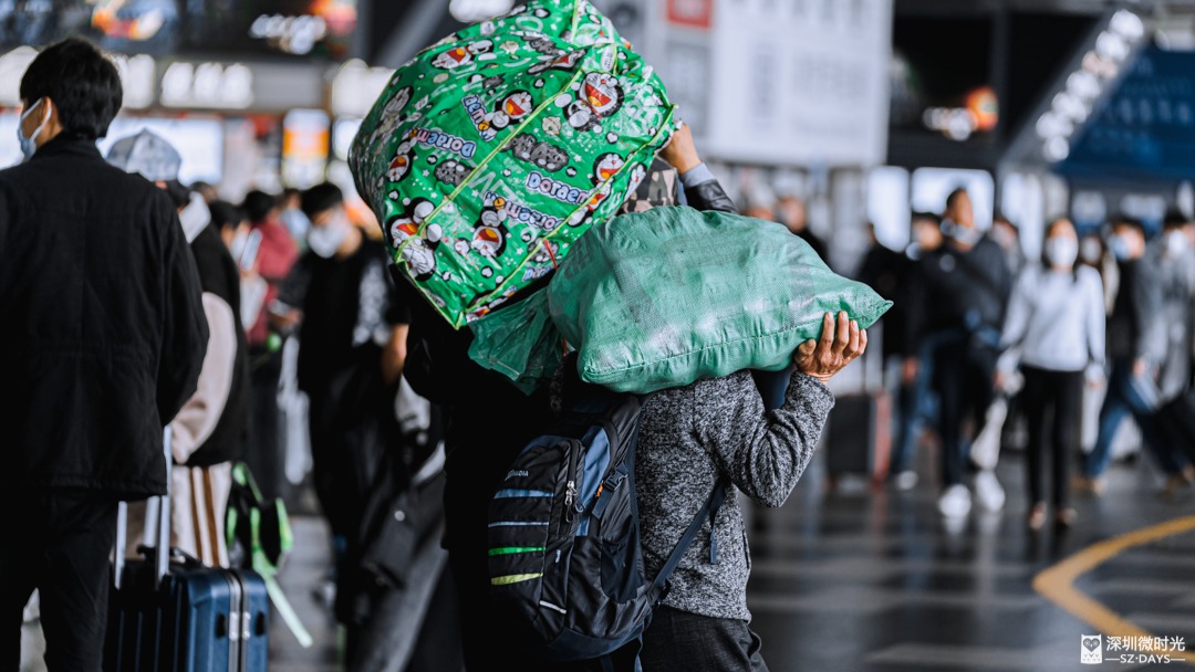 100个深圳人的回家行李