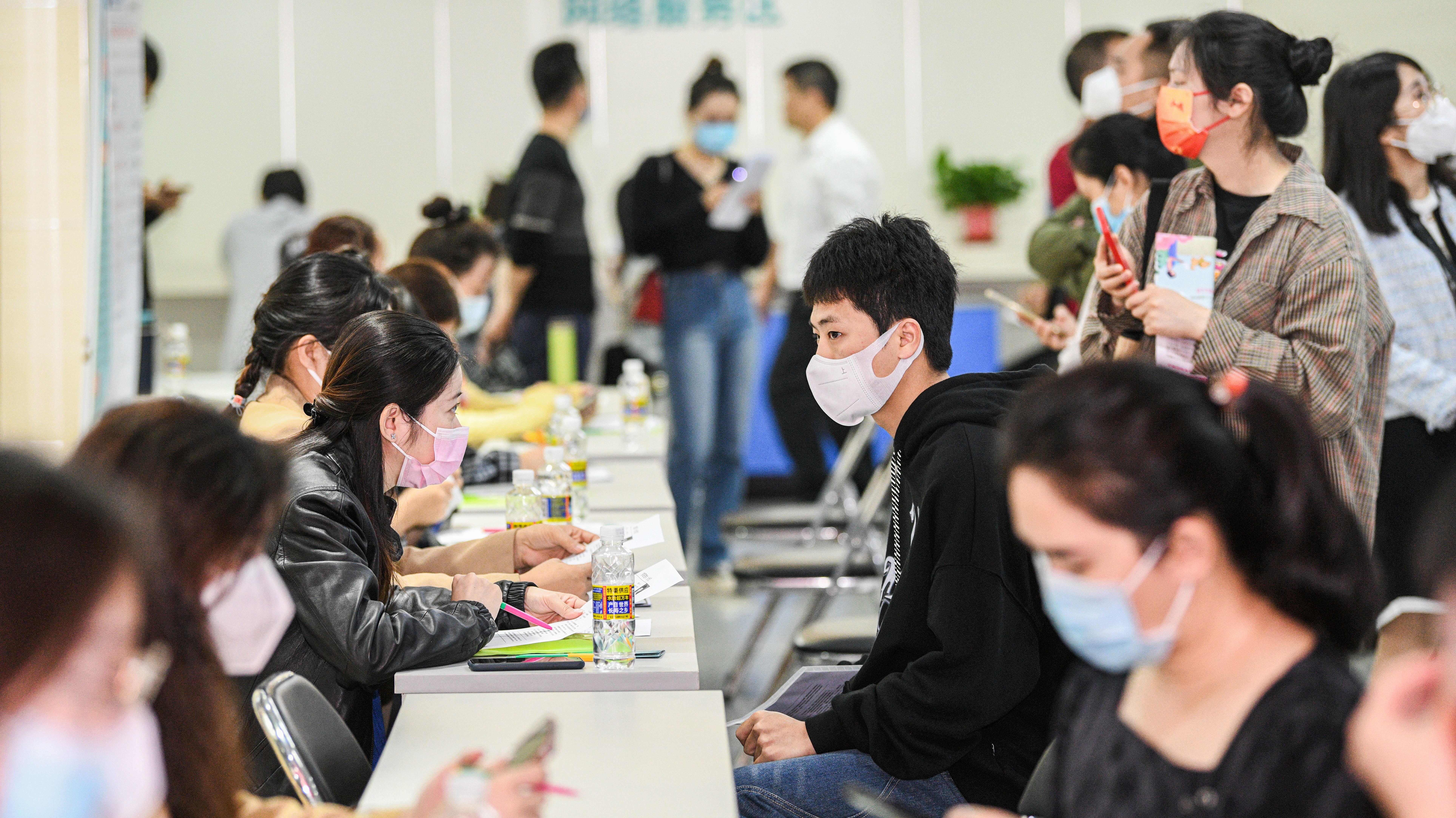 2023年政府工作报告中，有哪些投资信号？｜宏观