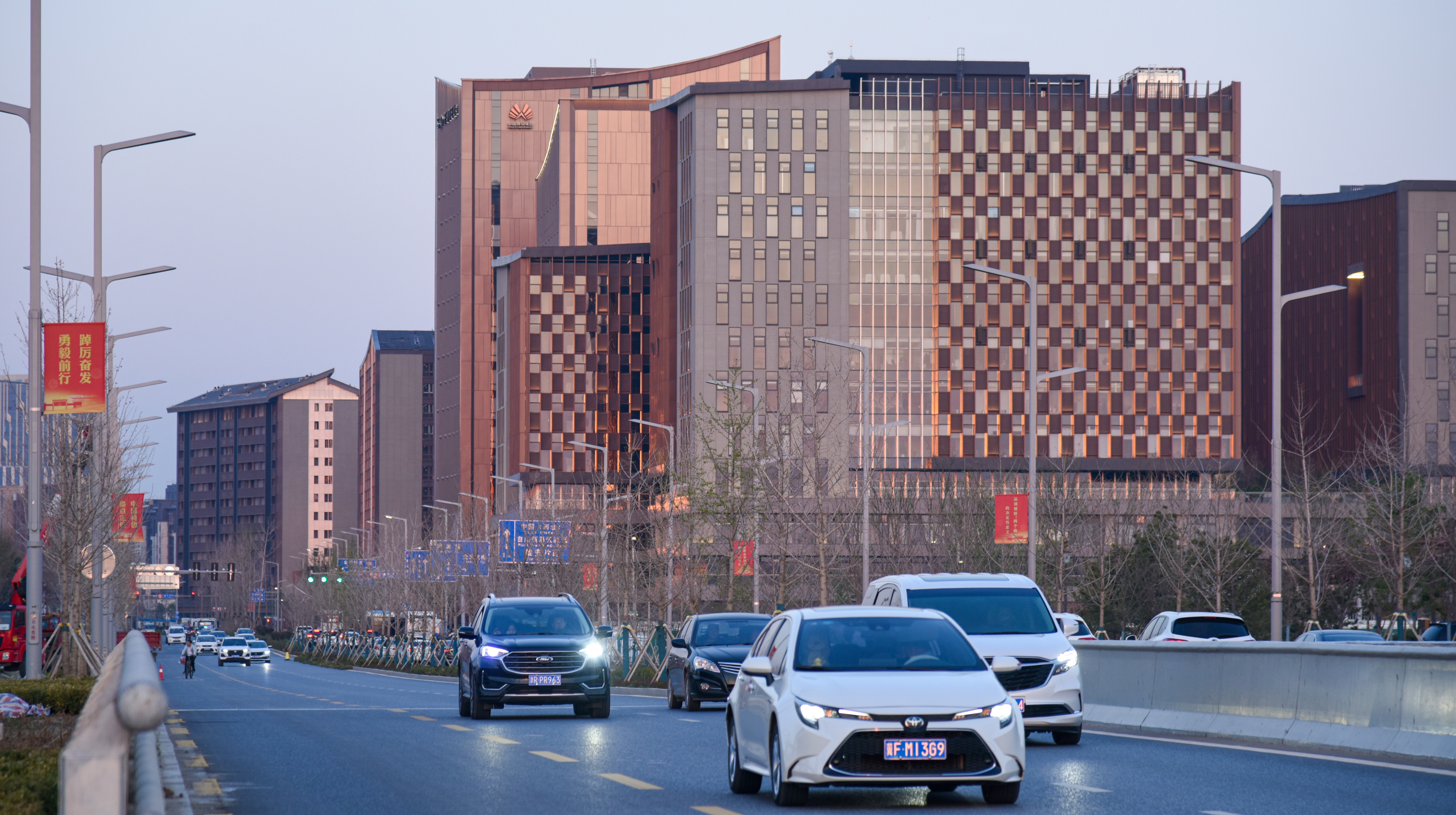 重要数据发布，投资者该如何在交叉点上找机会？