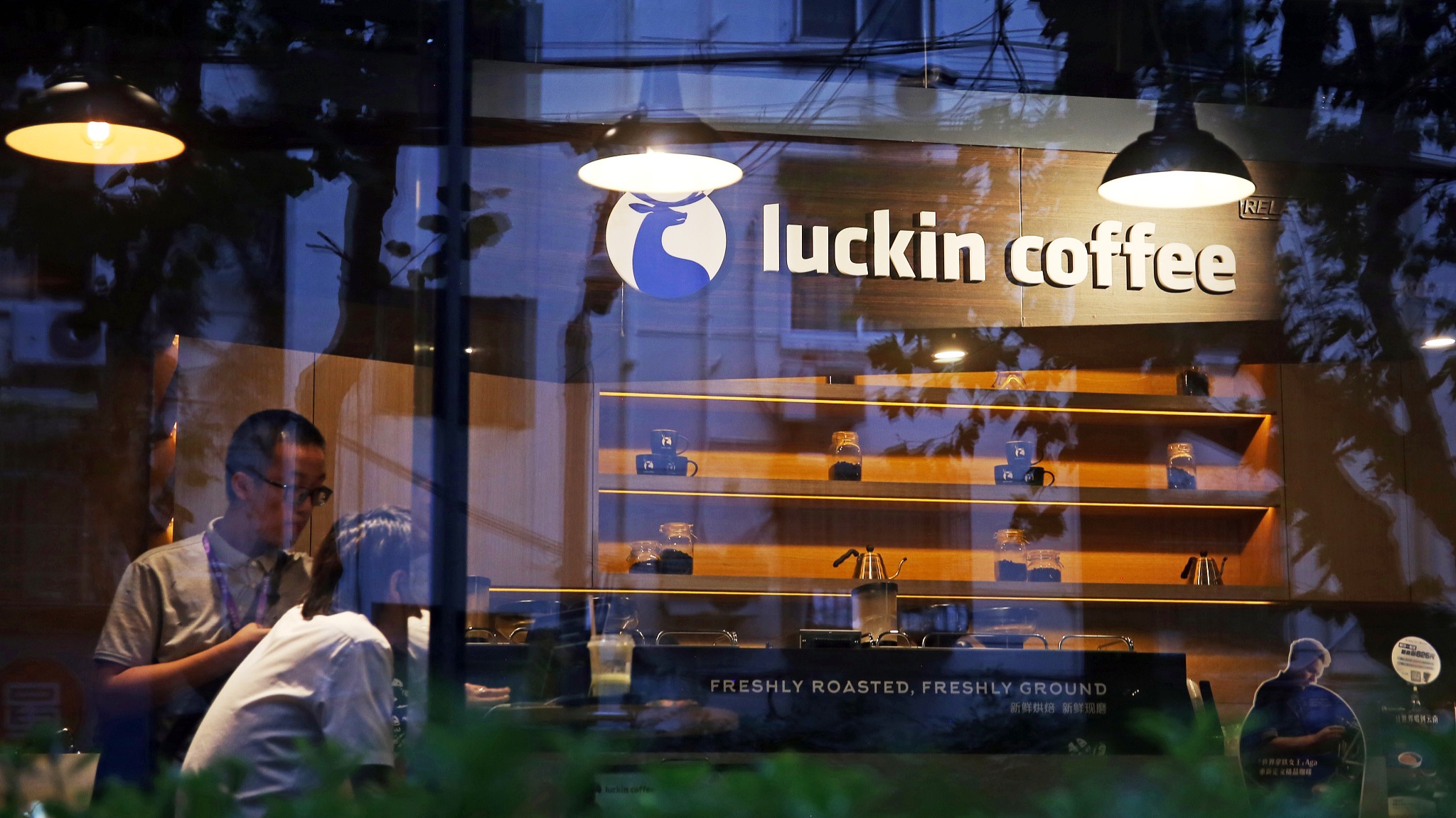 库迪、瑞幸，贴地飞行