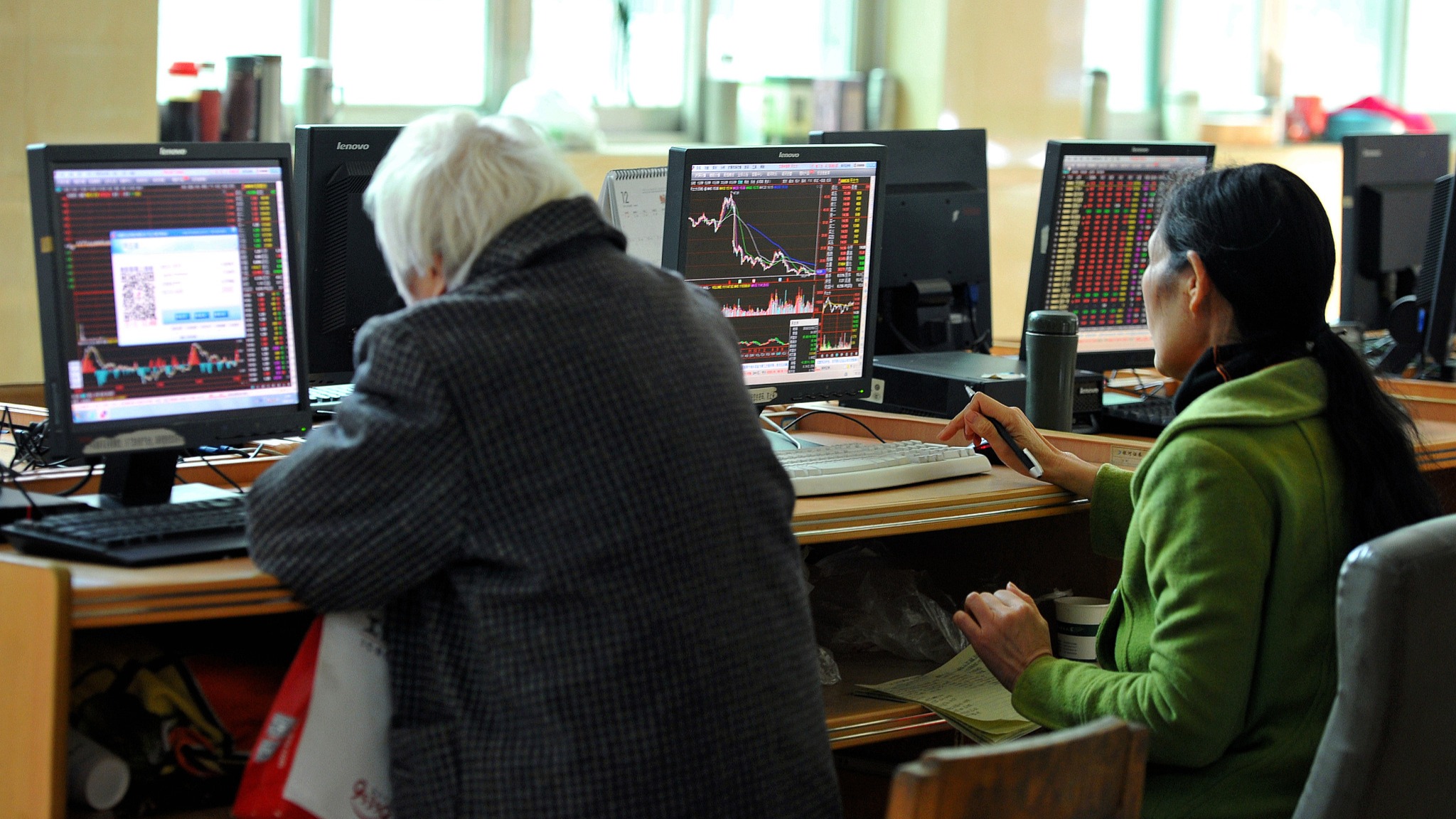 成立50天净值仅剩五毛多，“网红平替”基金因何大溃败？