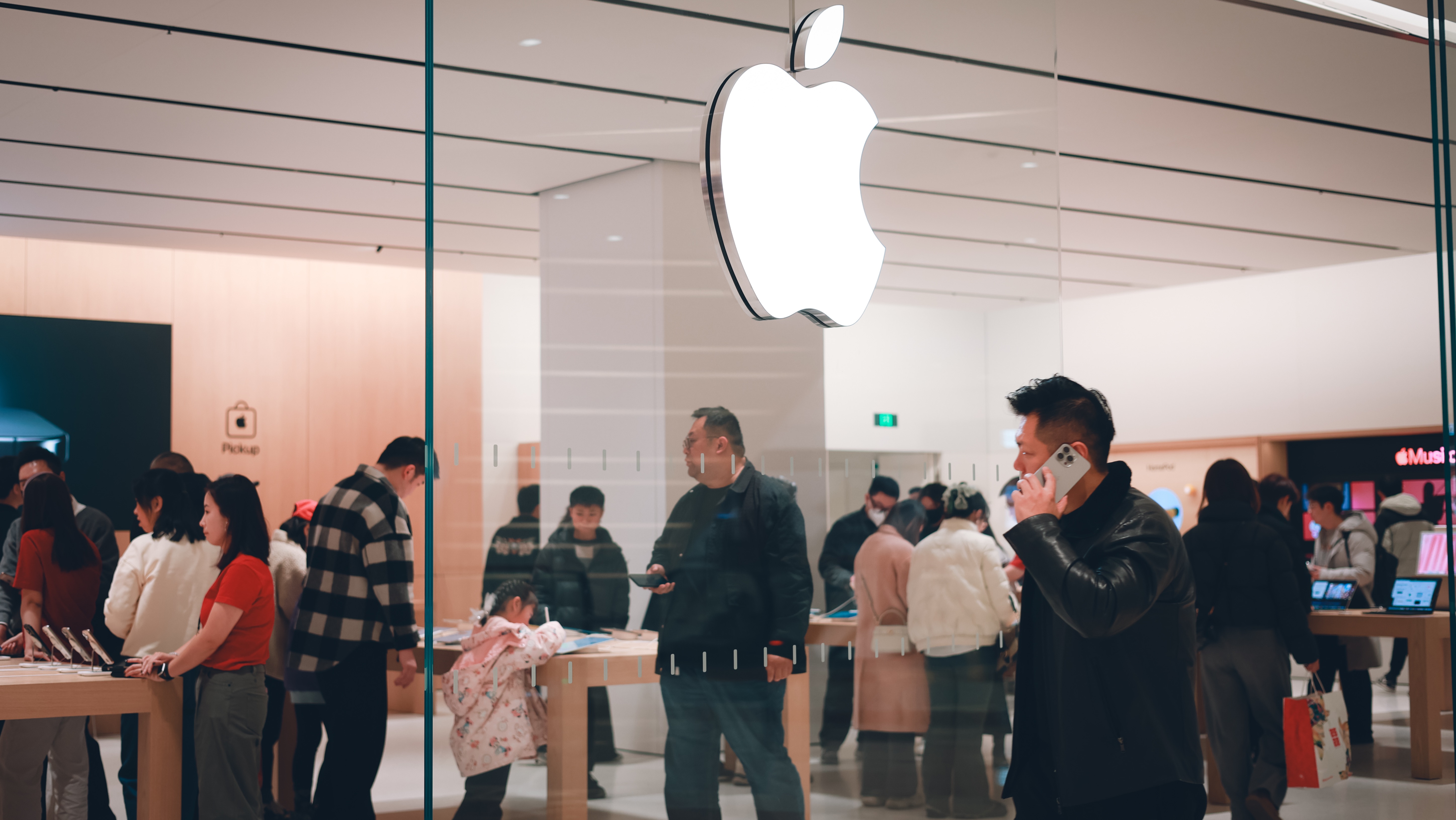 苹果：大模型“瘦身”，硬件成最后赢家？