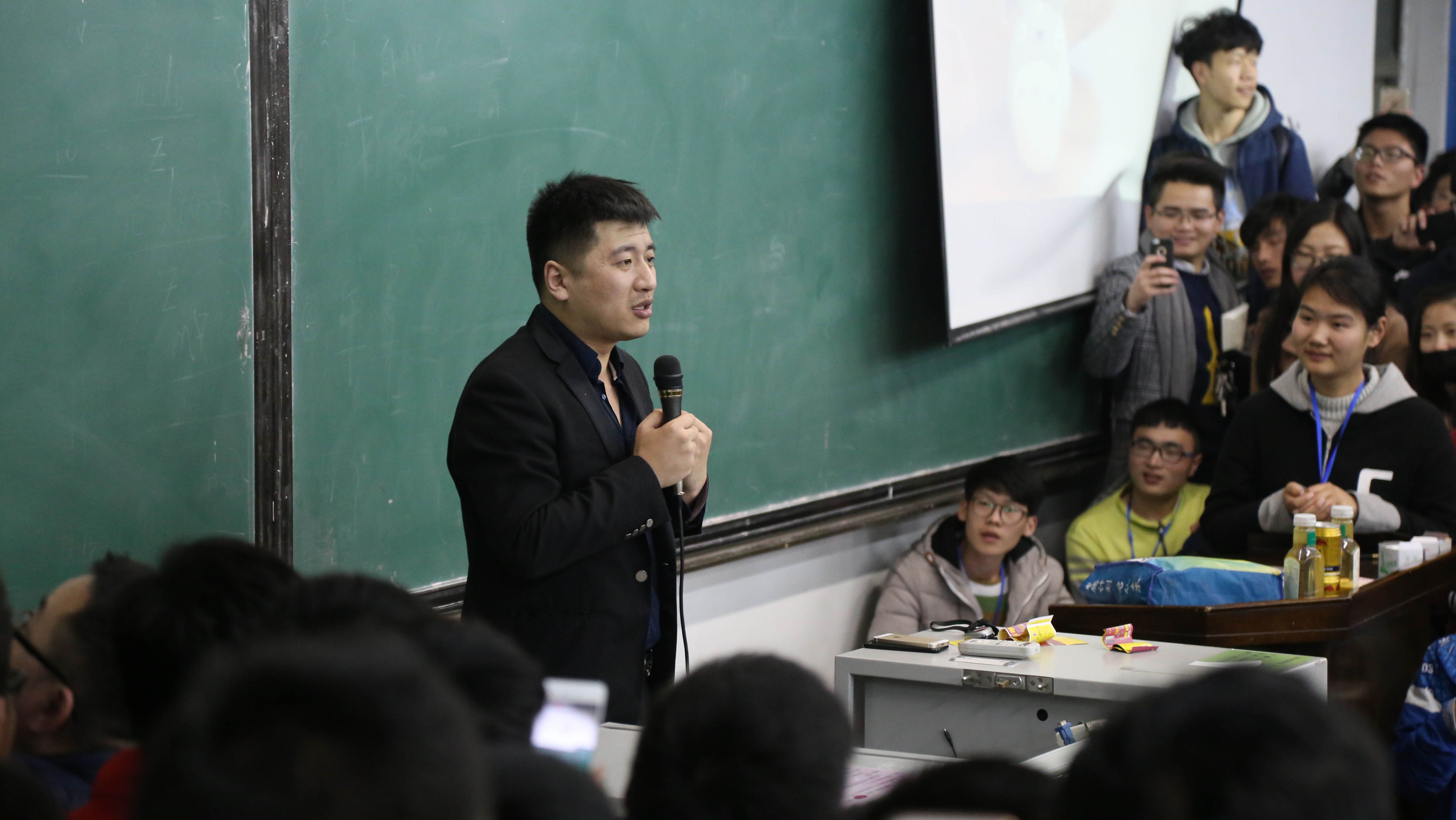 豪掷1000万元做LP，张雪峰商业版图不断扩大