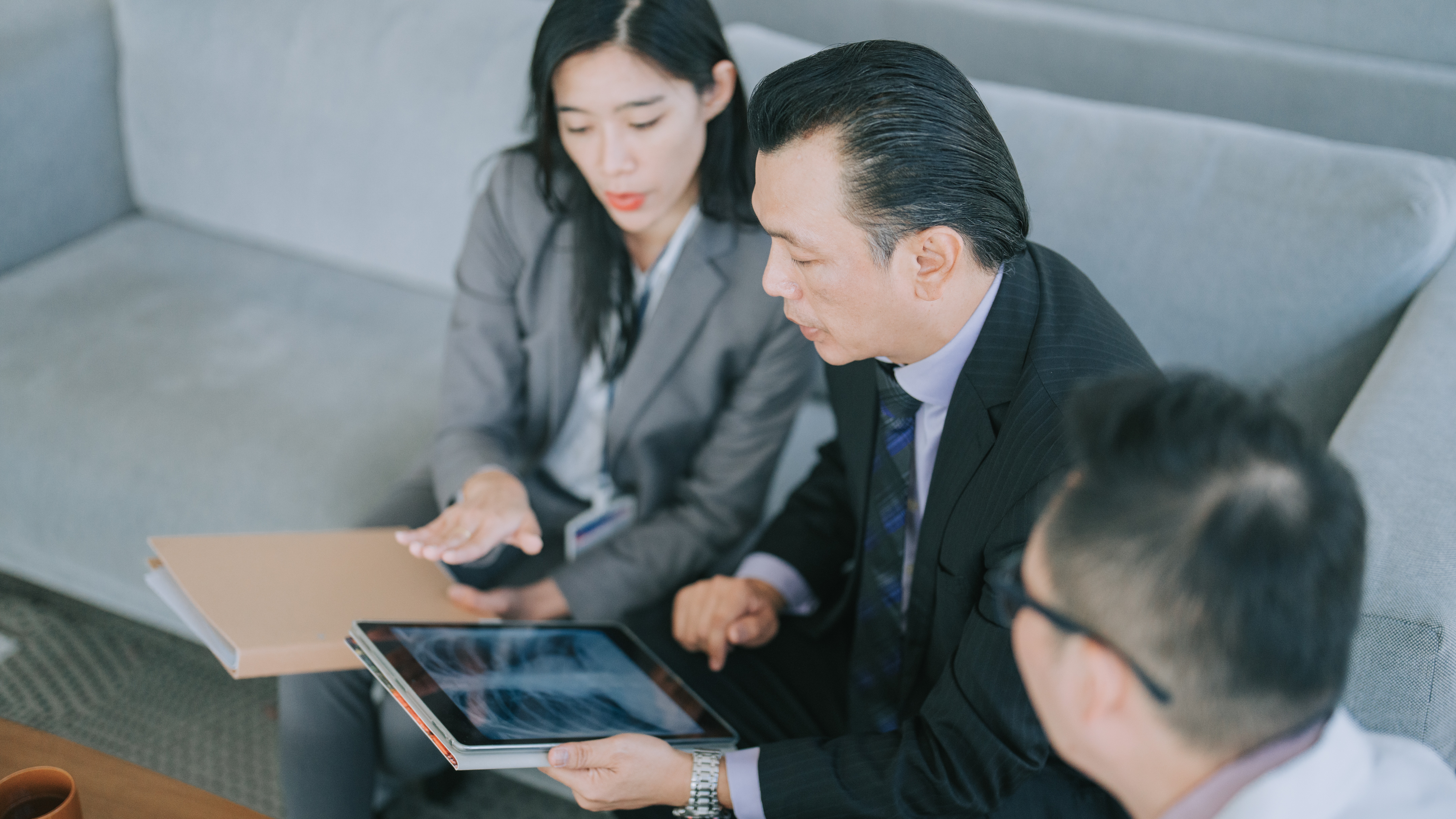 降薪求职的医药代表，不愿离场