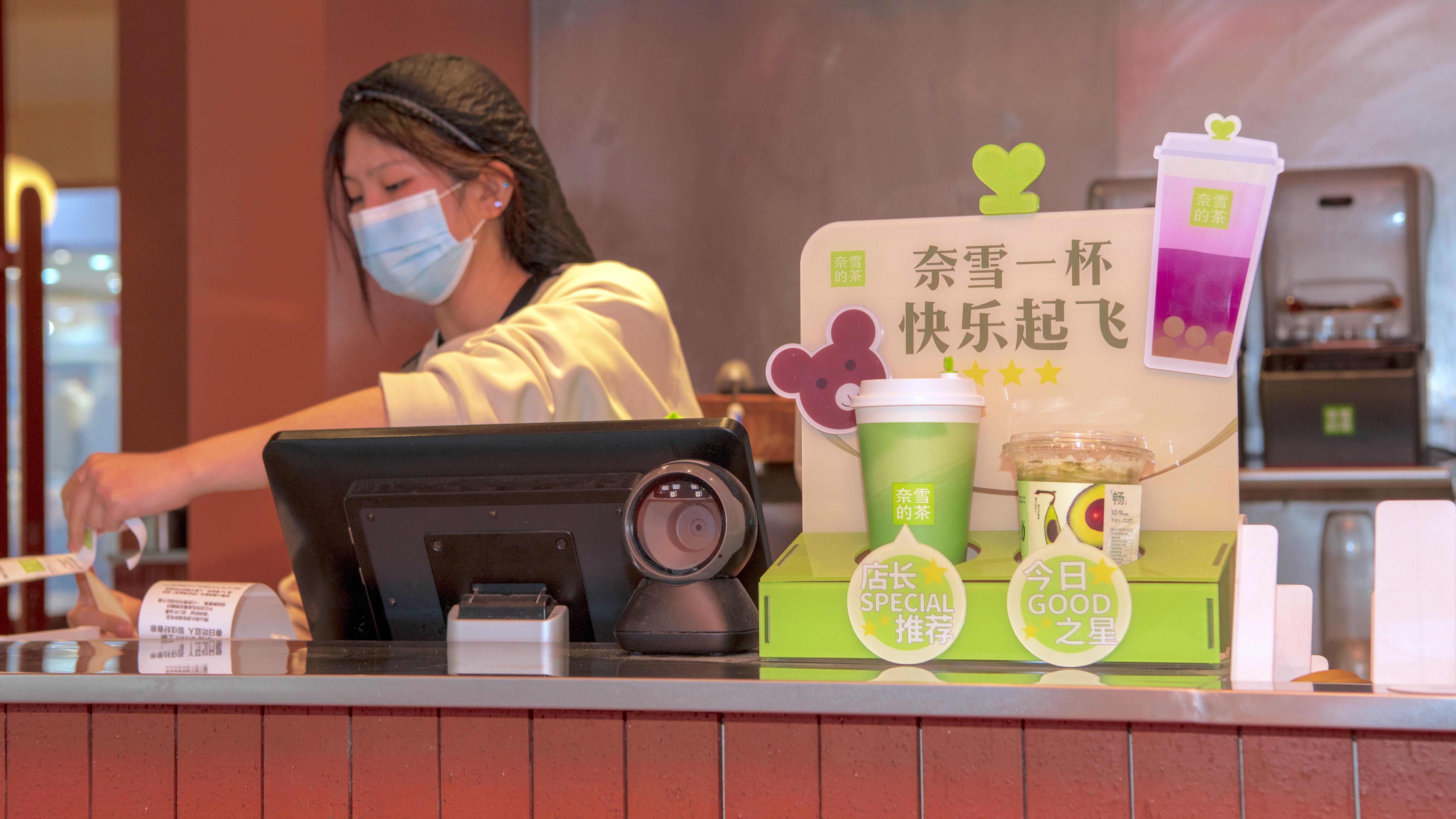 亏掉9个亿后，奈雪的茶悄悄涨价